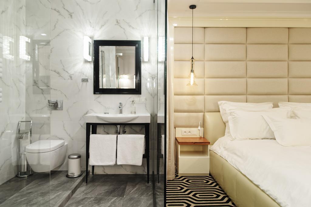 Apartamenty Chleb I Wino Gdaňsk Exteriér fotografie A bathroom in a hotel